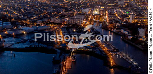 The port of Lorient by night - © Philip Plisson / Plisson La Trinité / AA35914 - Photo Galleries - Night