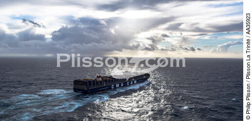 Le porte conteneur Marco Polo - © Philip Plisson / Plisson La Trinité / AA35923 - Nos reportages photos - Finistère