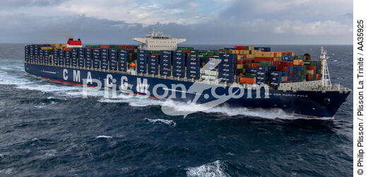 The container ship Marco Polo - © Philip Plisson / Pêcheur d’Images / AA35925 - Photo Galleries - CMA CGM Marco Polo
