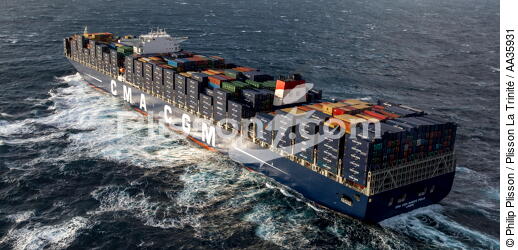 The container ship Marco Polo - © Philip Plisson / Pêcheur d’Images / AA35931 - Photo Galleries - CMA CGM Marco Polo