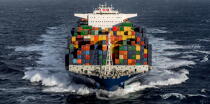 Le porte conteneur Marco Polo © Philip Plisson / Plisson La Trinité / AA35932 - Nos reportages photos - Transport maritime