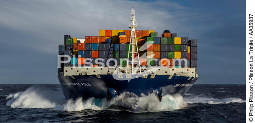 Le porte conteneur Marco Polo - © Philip Plisson / Plisson La Trinité / AA35937 - Nos reportages photos - Le CMA CGM Marco Polo