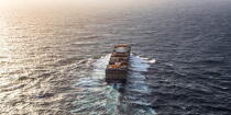 Le porte conteneur Marco Polo © Philip Plisson / Plisson La Trinité / AA35943 - Nos reportages photos - Transport maritime