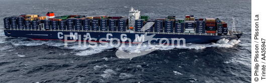 The container door Marco Polo - © Philip Plisson / Plisson La Trinité / AA35947 - Photo Galleries - Containerships, the excess