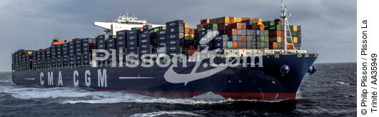 The container door Marco Polo - © Philip Plisson / Plisson La Trinité / AA35949 - Photo Galleries - Containerships, the excess