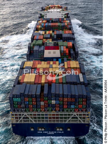 The container door Marco Polo - © Philip Plisson / Plisson La Trinité / AA35954 - Photo Galleries - Containerships, the excess