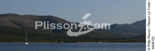 Cap Corse, Est coast - © Philip Plisson / Plisson La Trinité / AA36122 - Photo Galleries - Mooring