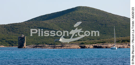 Cap Corse, Est coast - © Philip Plisson / Plisson La Trinité / AA36123 - Photo Galleries - Mooring