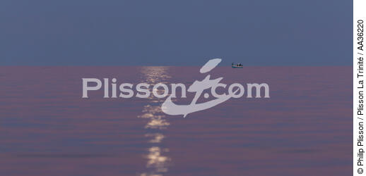 Corsica South East - © Philip Plisson / Plisson La Trinité / AA36220 - Photo Galleries - Fishing vessel