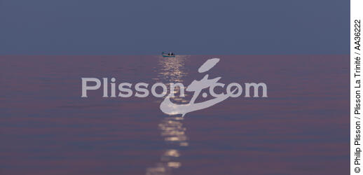 Corsica South East - © Philip Plisson / Plisson La Trinité / AA36222 - Photo Galleries - Fishing vessel