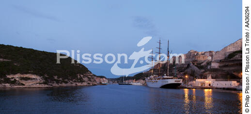 Bonifacio, Corse - © Philip Plisson / Plisson La Trinité / AA36294 - Nos reportages photos - La France vue de la mer