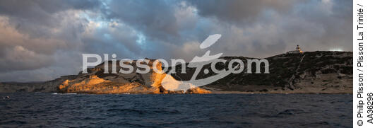 Bonifacio, Corse - © Philip Plisson / Plisson La Trinité / AA36296 - Nos reportages photos - Bonifacio