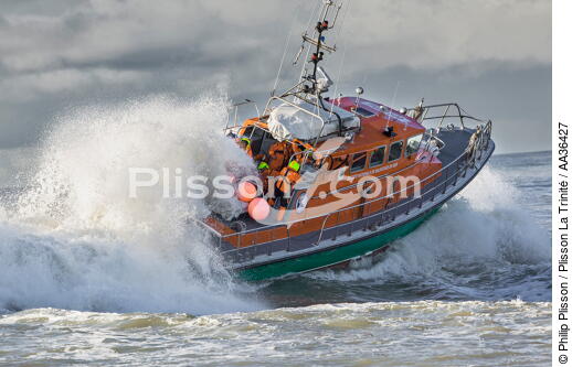 Oléron Island lifeboat. - © Philip Plisson / Plisson La Trinité / AA36427 - Photo Galleries - Lifeboat society