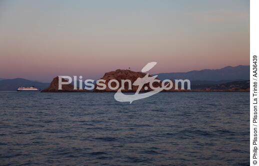 Corse - © Philip Plisson / Plisson La Trinité / AA36439 - Nos reportages photos - La France vue de la mer