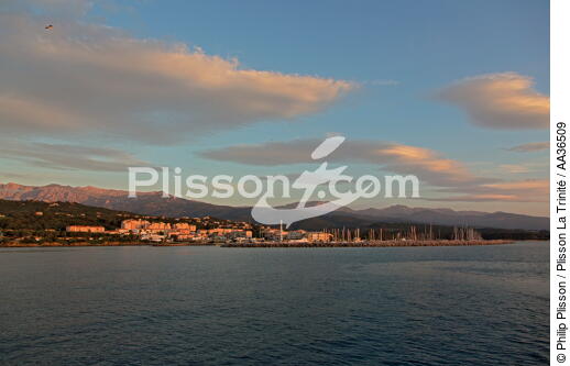 Solenzara, Corse - © Philip Plisson / Plisson La Trinité / AA36509 - Nos reportages photos - La France vue de la mer
