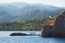 Golfe de Pinarellu, Corse © Philip Plisson / Pêcheur d’Images / AA36516 - Nos reportages photos - La France vue de la mer