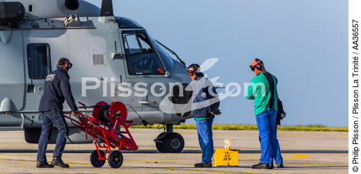 La flottille 33F - © Philip Plisson / Plisson La Trinité / AA36557 - Nos reportages photos - Transport aérien