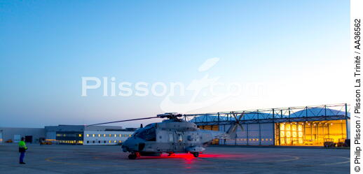 La flottille 33F - © Philip Plisson / Plisson La Trinité / AA36562 - Photo Galleries - Military helicopter