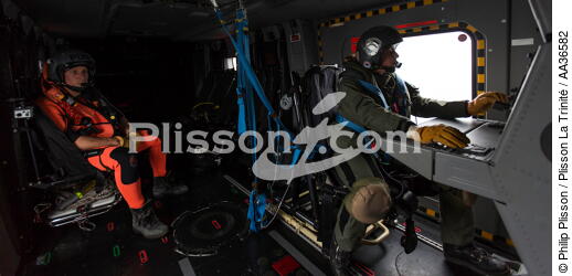 La flottille 33F - © Philip Plisson / Plisson La Trinité / AA36582 - Photo Galleries - Military helicopter