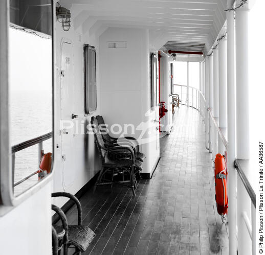 In the Emeraude Cruise Halong Bay [AT] - © Philip Plisson / Plisson La Trinité / AA36587 - Photo Galleries - Ha Long Bay