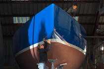 Restauration du 12 mètres JI France au chantier naval de Vilaine à Arzal. © Philip Plisson / Plisson La Trinité / AA36661 - Nos reportages photos - Jauge internationale