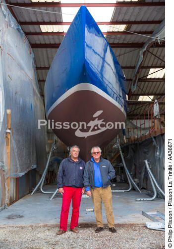 Restore 12 meters JI France in shipyard Vilaine Arzal. - © Philip Plisson / Plisson La Trinité / AA36671 - Photo Galleries - Vertical