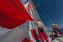 Manoeuvre à bord du 12 mètres JI France © Philip Plisson / Plisson La Trinité / AA36681 - Nos reportages photos - Termes divers