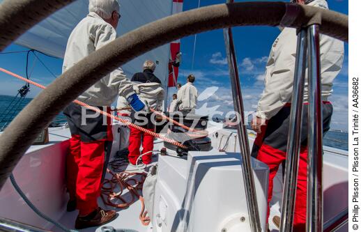 Manoeuvre à bord du 12 mètres JI France - © Philip Plisson / Plisson La Trinité / AA36682 - Nos reportages photos - France 1