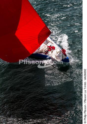 Le 12 mètres JI France en baie de Quiberon - © Philip Plisson / Plisson La Trinité / AA36692 - Nos reportages photos - Jauge internationale