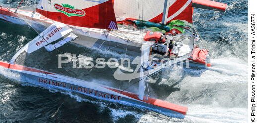 Le Maxi 80 Prince de Bretagne sur l'Armen Race 2013 - © Philip Plisson / Plisson La Trinité / AA36774 - Nos reportages photos - Terme marin