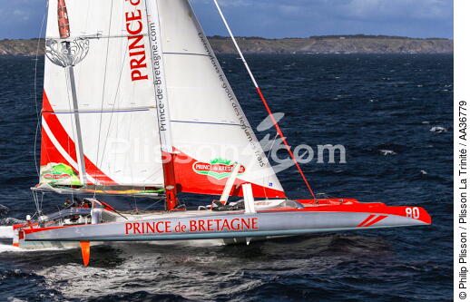 Maxi 80 Prince de Bretagne on Armen Race 2013 - © Philip Plisson / Plisson La Trinité / AA36779 - Photo Galleries - Racing multihull