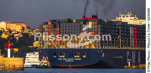 CMA CGM Jules Verne - © Philip Plisson / Plisson La Trinité / AA36998 - Nos reportages photos - Transport maritime