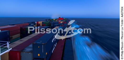 CMA CGM Jules Verne - © Philip Plisson / Plisson La Trinité / AA37004 - Nos reportages photos - Porte-conteneurs