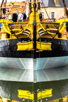 La pose de la mâture de l'Hermione à rochefort © Philip Plisson / Plisson La Trinité / AA37010 - Nos reportages photos - Terme marin