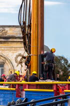 The installation of the masts of the Hermione, Rochefort © Philip Plisson / Plisson La Trinité / AA37016 - Photo Galleries - Old gaffer