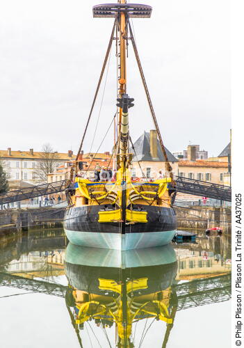 The installation of the masts of the Hermione, Rochefort - © Philip Plisson / Plisson La Trinité / AA37025 - Photo Galleries - Monohull