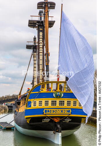 La pose de la mâture de l'Hermione à rochefort - © Philip Plisson / Plisson La Trinité / AA37032 - Nos reportages photos - Elément d'un bateau