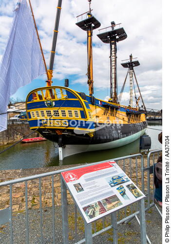 The installation of the masts of the Hermione, Rochefort - © Philip Plisson / Plisson La Trinité / AA37034 - Photo Galleries - Hermione