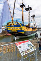 La pose de la mâture de l'Hermione à rochefort © Philip Plisson / Plisson La Trinité / AA37034 - Nos reportages photos - Elément d'un bateau