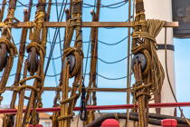 The installation of the masts of the Hermione, Rochefort © Philip Plisson / Pêcheur d’Images / AA37043 - Photo Galleries - Frigate