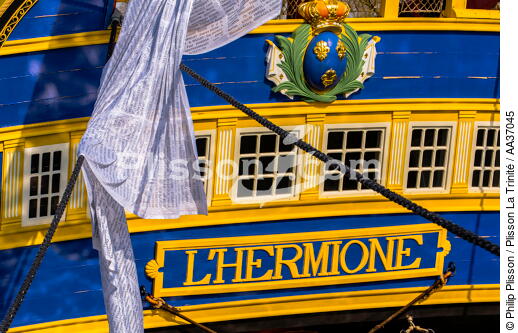 La pose de la mâture de l'Hermione à rochefort - © Philip Plisson / Plisson La Trinité / AA37045 - Nos reportages photos - Voilier