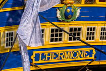 La pose de la mâture de l'Hermione à rochefort © Philip Plisson / Plisson La Trinité / AA37045 - Nos reportages photos - Voilier