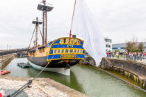 La pose de la mâture de l'Hermione à rochefort © Philip Plisson / Plisson La Trinité / AA37050 - Nos reportages photos - Elément d'un bateau