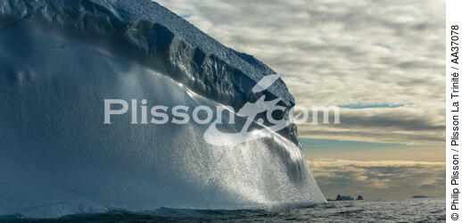 Late summer on the west coast of Greenland [AT] - © Philip Plisson / Plisson La Trinité / AA37078 - Photo Galleries - Iceberg