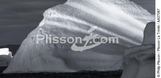 Late summer on the west coast of Greenland [AT] - © Philip Plisson / Plisson La Trinité / AA37087 - Photo Galleries - Coastal landscape