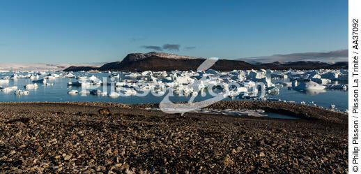 Late summer on the west coast of Greenland [AT] - © Philip Plisson / Plisson La Trinité / AA37092 - Photo Galleries - Iceberg