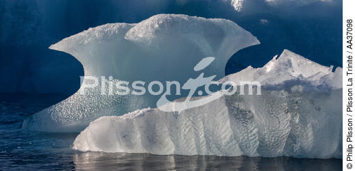 Late summer on the west coast of Greenland [AT] - © Philip Plisson / Plisson La Trinité / AA37098 - Photo Galleries - Iceberg