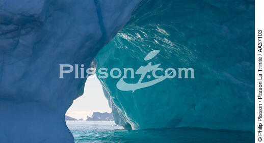 Late summer on the west coast of Greenland [AT] - © Philip Plisson / Plisson La Trinité / AA37103 - Photo Galleries - Iceberg