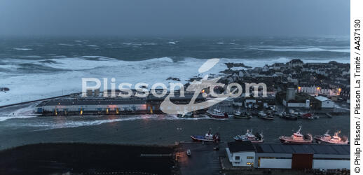 Storm Petra, Saint Guénolé,Brittany. - © Philip Plisson / Plisson La Trinité / AA37130 - Photo Galleries - Port