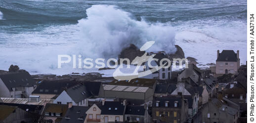 Storm Petra, Saint Guénolé,Brittany. - © Philip Plisson / Plisson La Trinité / AA37134 - Photo Galleries - Storm at sea